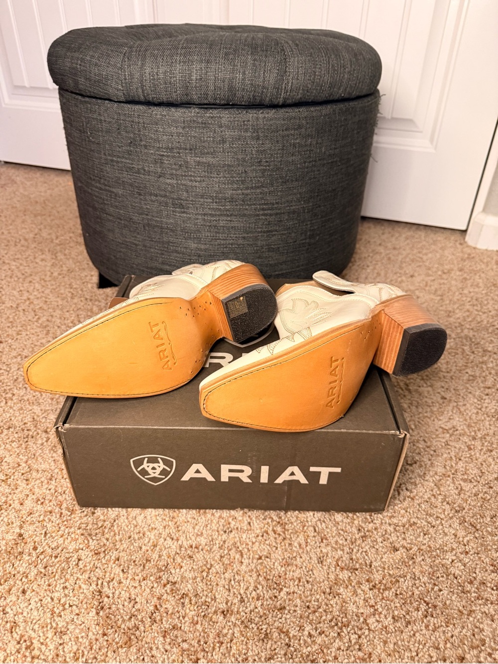 Ariat Women's Dixon Short Ankle Booties - Picture 3 of 6